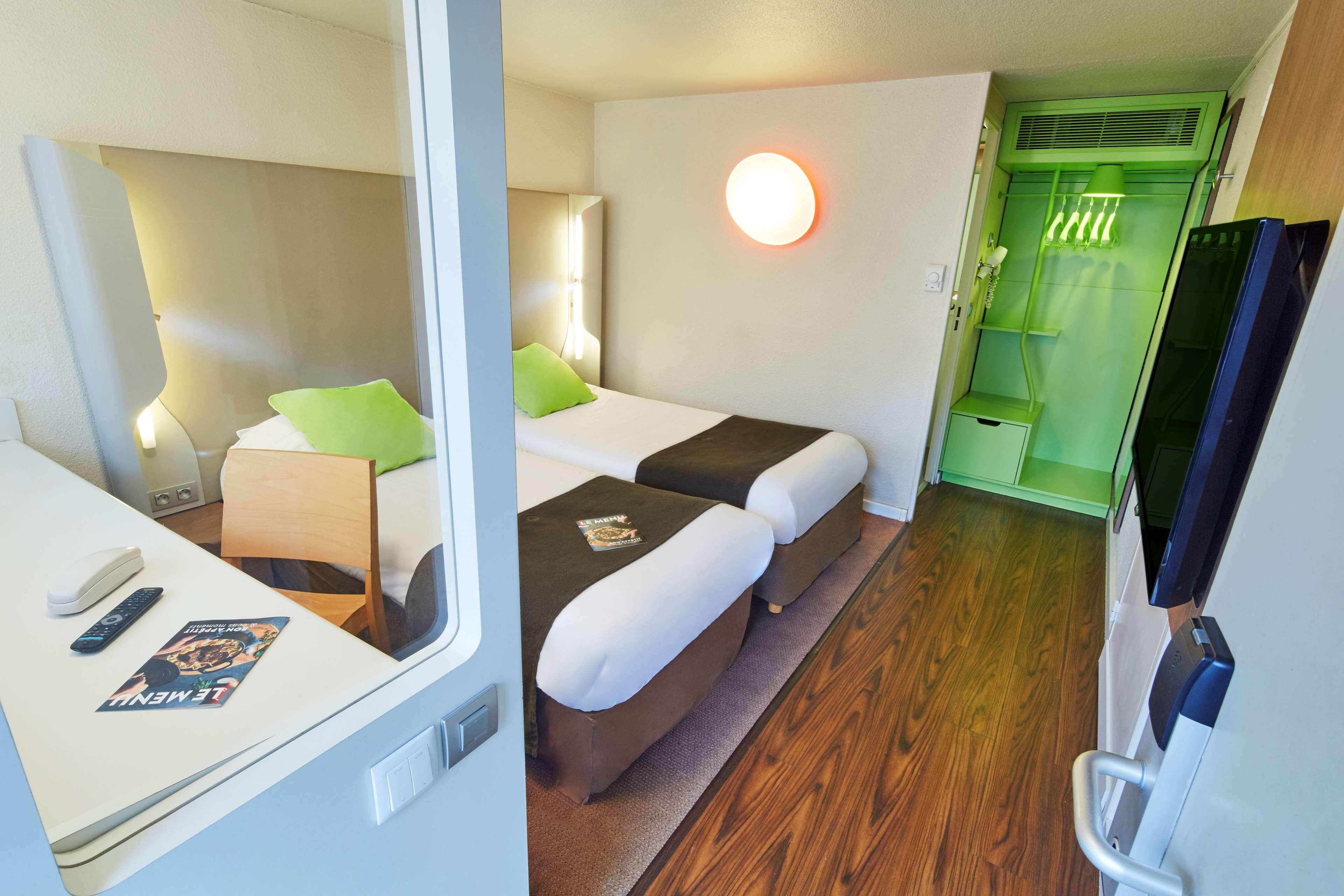 Campanile Epone Hotel Екстериор снимка