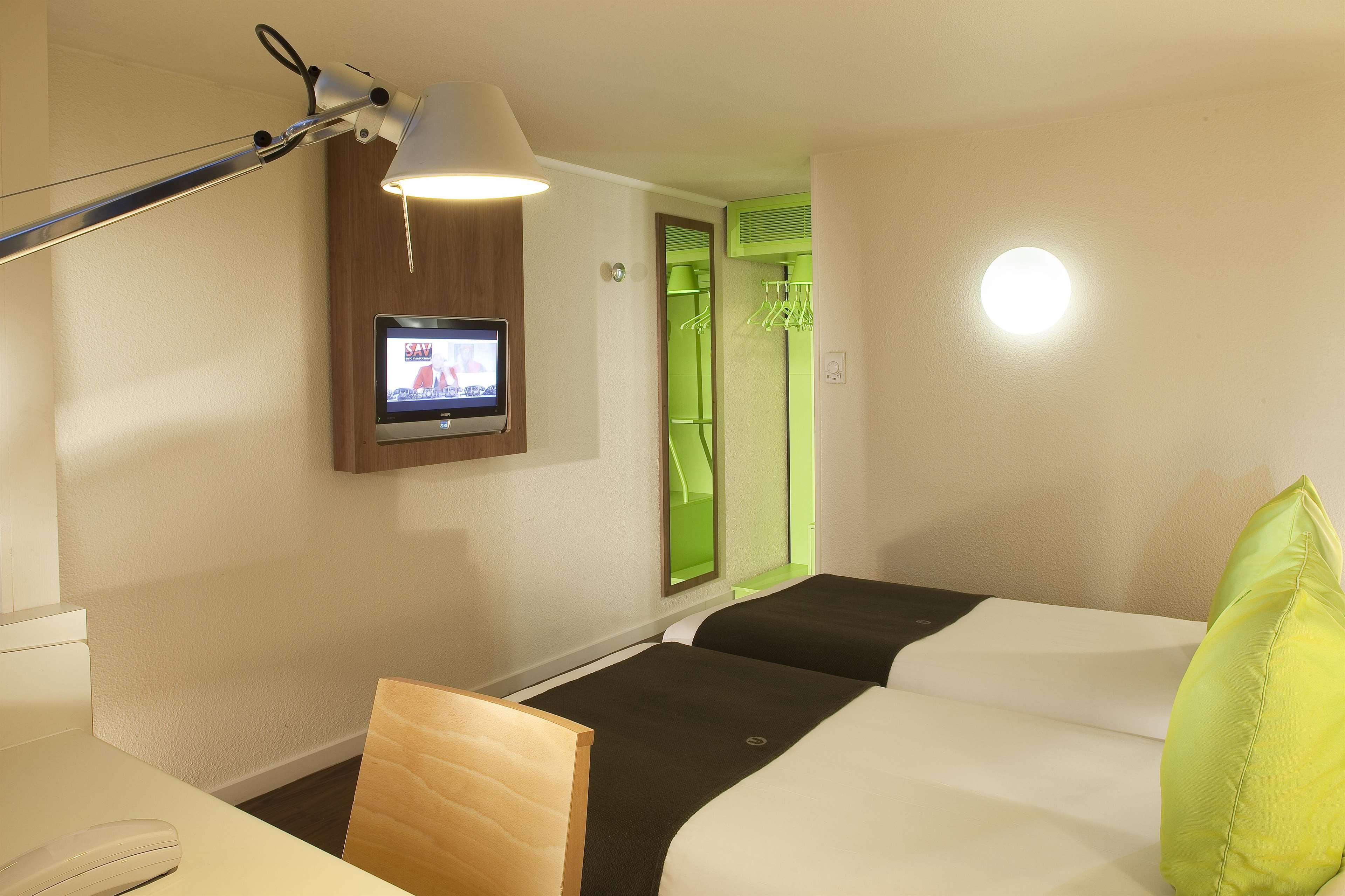 Campanile Epone Hotel Екстериор снимка