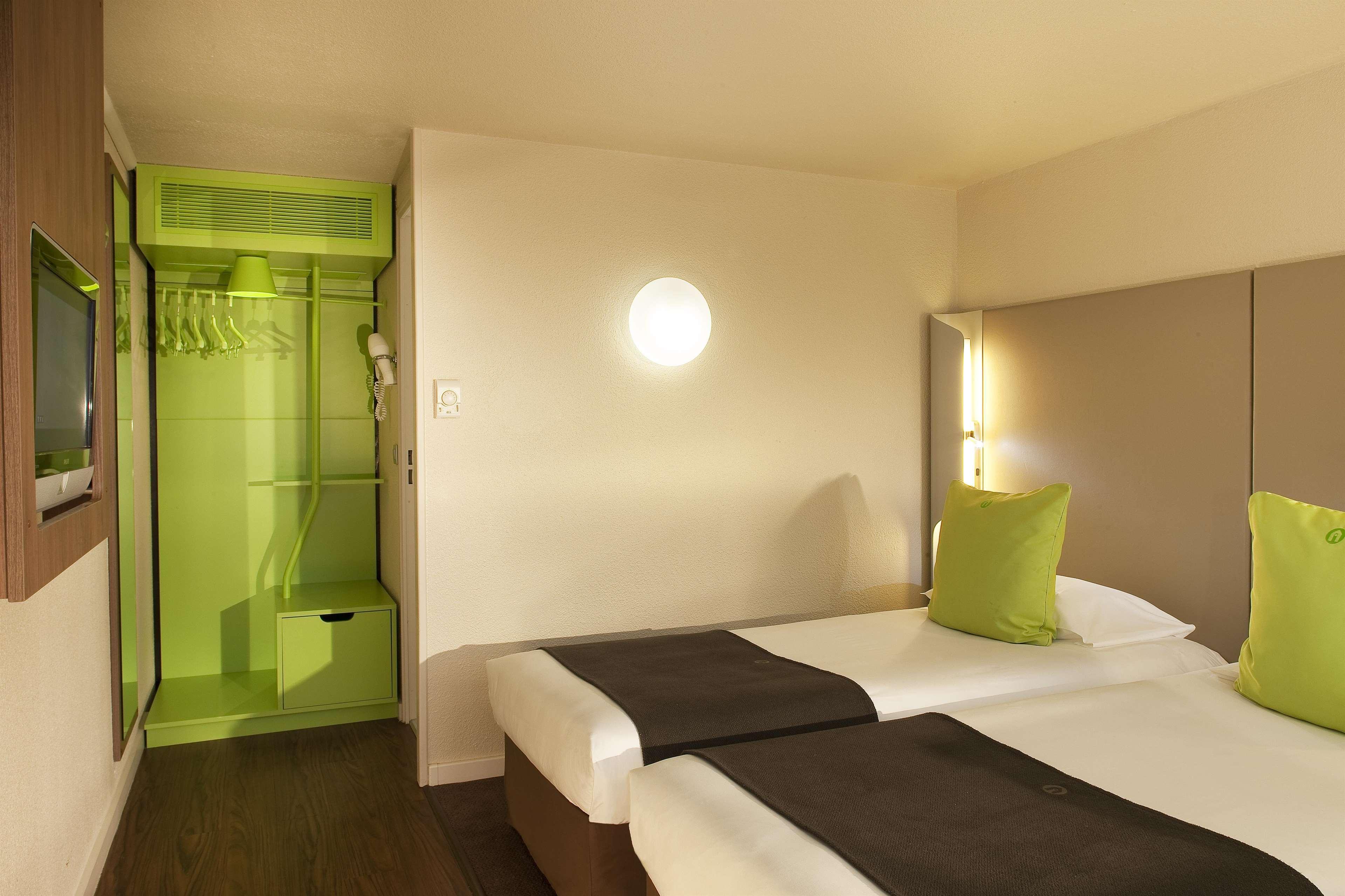 Campanile Epone Hotel Екстериор снимка