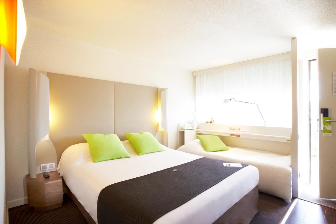 Campanile Epone Hotel Екстериор снимка