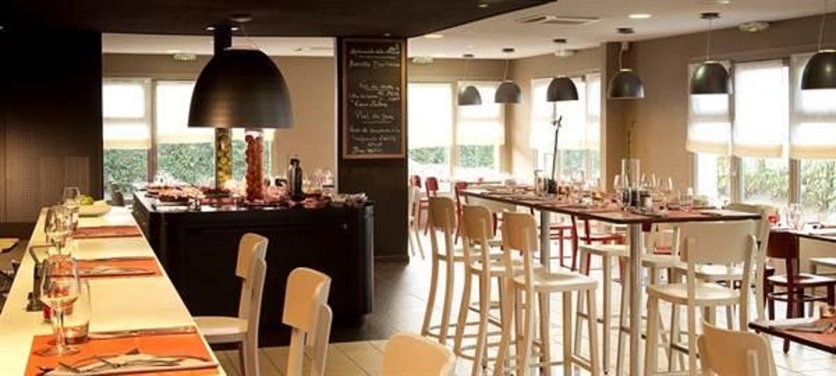 Campanile Epone Hotel Екстериор снимка