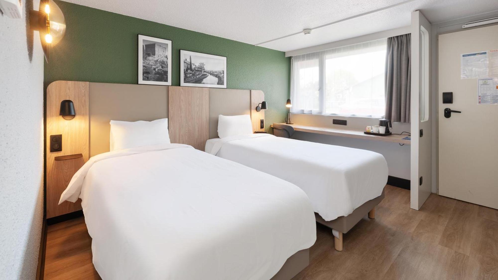 Campanile Epone Hotel Екстериор снимка