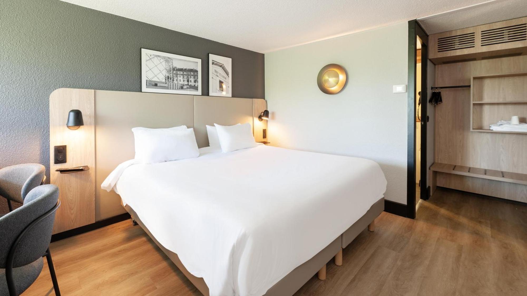 Campanile Epone Hotel Екстериор снимка