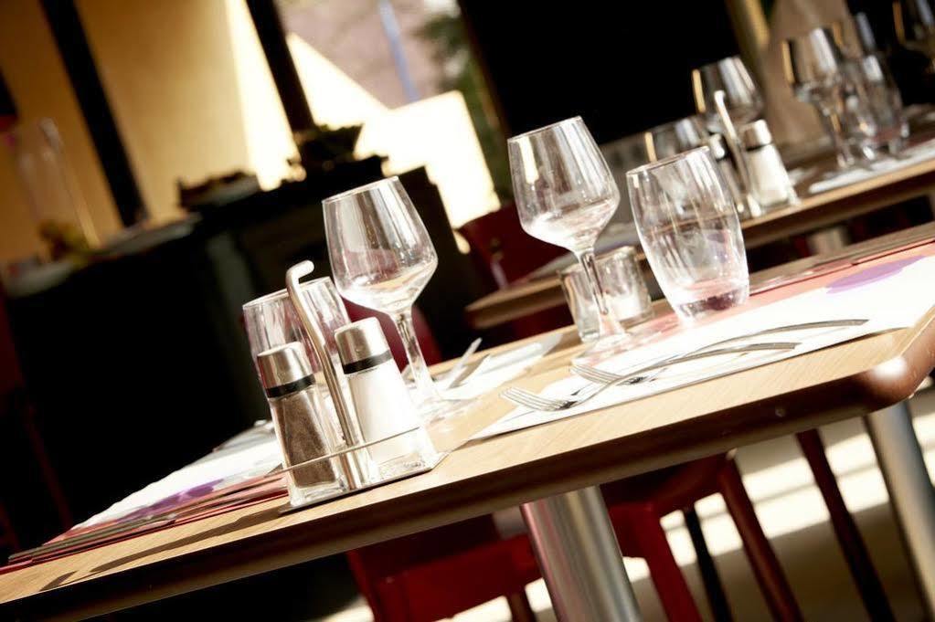 Campanile Epone Hotel Екстериор снимка